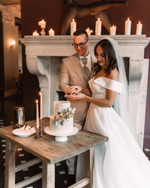 🥺🤍
Planung: @leandre.mariage 
Fotografie: @maramarlene_photography 
Lovebirds: @stina.ina + Ehemann 
Location: @renthofkassel 
Make-Up: @hannahraasch_makeup 
Anzug: @maennersache.fritzlar 
Kleider: @brautstudiokassel 
Floristik: @floristik.wohnkultur 
Torte: @210grad 
Fotobus: @gefotobust 
Dekoverleih: @_mila.bloom_
#hochzeitenkassel #hochzeitenhessen #hochzeitsfotografie #weddingplannerinmitherz #hochzeitsplanerin #loveislove #queerwedding #bridetobe2023 #groomtobe2023 #leandremariage #marrymenow #liebeistliebe #verlobungkassel #verlobung #antrag #isaidyes