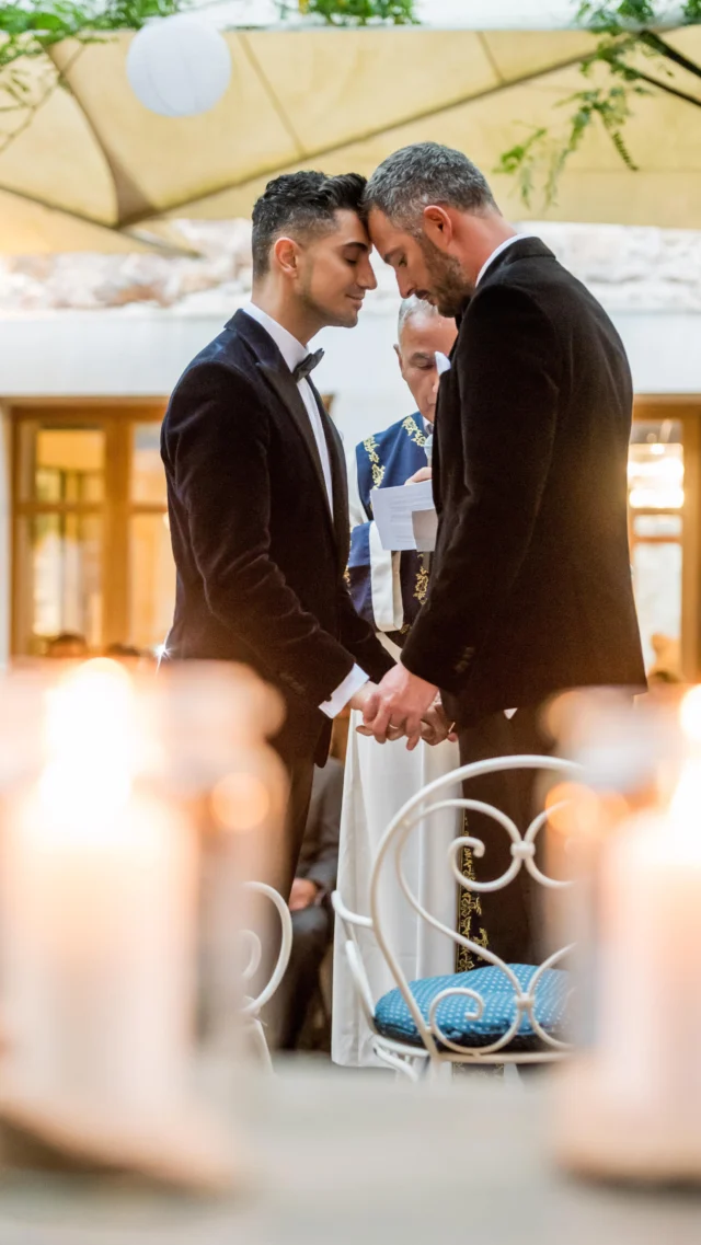 Zwei Herzen, ein Tag voller Bedeutung & Emotionen.
Diese Hochzeit war mehr als ein Fest – sie war ein Statement für Liebe in ihrer reinsten & stärksten Form.
Für Daniel & Tobias durften wir eine Atmosphäre gestalten, die ihre Geschichte spiegelt: modern, stilvoll, entspannt und emotional.
Jedes Detail – von der Dekoration bis zur Energie im Raum – war darauf abgestimmt, etwas Echtes zu erschaffen.
Kein Konzept von der Stange. Sondern eine Handschrift, die berührt.
Ihr träumt von einem Tag, der zu euch passt?
Wir bei Leandre Mariage planen mit Gefühl, Stil und einem Blick für das Echte.
Let’s make it yours. Kontaktiert uns für ein Kennenlernen! 
__________________________________________
Two hearts. One day filled with meaning and emotion.
This wedding was more than a celebration –
it was a statement of love in its purest and most powerful form.
For Daniel & Tobias, we had the honour of creating an atmosphere that reflected their story:
modern, stylish, relaxed, and deeply emotional.
Every detail – from the decor to the energy in the room – was curated to feel real.
Not a concept off the shelf,
but a signature that touches the heart.
Dreaming of a day that feels like you – not like the norm?
At Leandre Mariage, we plan with emotion, with style, and with a deep sense for what’s real.
Let’s make it yours. Get in touch – we’d love to hear your story.
Hochzeitsplanerin: @leandre.mariage 
Location: @renthofkassel 
Fotograf: Christian Malsch 
Floristik: Mit Stiel Kassel 
DJ: @djmarcokempinski 
Torte: @biancas_kuchen 
#weddingplanners #leandremariage #hochzeitsplanung #hochzeitsplanermünchen #weddingplanner #groomtobe2026 #bridetobe2026 #destinationweddings
