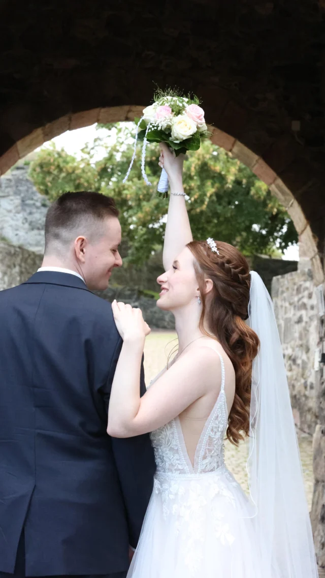 Vom ersten Moodboard bis zum letzten Takt auf der Tanzfläche: Diese Hochzeit durften wir als Full-Service Wedding Planner von Anfang bis Ende begleiten.
Ein Tag, der bis ins kleinste Detail auf das Brautpaar abgestimmt war – persönlich, emotional und voller besonderer Momente.
Eines der Highlights? Unser 360° Videobooth, der nicht nur für staunende Gesichter gesorgt hat, sondern auch unvergessliche Erinnerungen in Bewegung festgehalten hat – für das Paar und ihre Liebsten.
Wenn Design, Ablauf und Emotionen im Einklang sind, entsteht etwas Magisches. Und genau dafür stehen wir.
Ihr wünscht euch eine Hochzeit, die eure Geschichte erzählt – liebevoll geplant, stilvoll umgesetzt und voller unvergesslicher Erlebnisse?
Dann lasst uns eure Vision gemeinsam zum Leben erwecken. Schreibt uns für ein erstes Kennenlernen – wir freuen uns auf euch!
______________________________________
From the very first concept to the final dance – we had the honor of planning this wedding from start to finish as a full-service wedding planner.
Every detail was thoughtfully designed to reflect the couple’s story: emotional, elegant, and truly unforgettable.
One of the highlights? Our 360° video booth – a guest favorite that captured pure joy and created one-of-a-kind memories in motion for everyone involved.
When design, flow, and emotions align, magic happens. And that’s exactly what we’re here for.
Dreaming of a wedding that feels like you – seamlessly planned and filled with intentional moments?
Let’s bring your vision to life. Send us a message – we’d love to meet you!
#weddingplanners  #leandremariage #hochzeitsplanung #hochzeitsplanermünchen #weddingplanner #groomtobe2026 #bridetobe2026 #destinationweddings #360videobooth