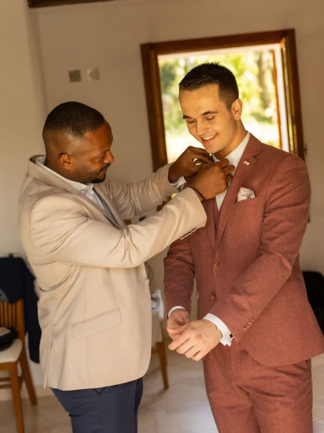 The groom’s morning — thoughtfully planned, beautifully captured. 🤍
A wedding day is made up of countless little moments. And as wedding planners, our job is to make sure every one of them feels intentional.
From the carefully curated details to the timeline, from making sure everything runs smoothly to creating space for the groom to simply enjoy the moment — we take care of what happens behind the scenes, so our couples can be fully present.
Because luxury isn’t only about how a wedding looks.
It’s about how it feels.
And sometimes, the quiet moments before the ceremony tell the most beautiful part of the story. 
Planning a wedding where every detail feels like you?
We’d love to create it with you.
Der Morgen des Bräutigams – mit Liebe zum Detail geplant. 🤍
Ein Hochzeitstag besteht aus unzähligen kleinen Momenten. Und genau darin liegt unsere Aufgabe als Wedding Planner: dafür zu sorgen, dass jeder einzelne Moment durchdacht ist und sich am Ende zu einer ganz persönlichen Geschichte verbindet.
Von den sorgfältig ausgewählten Details über den perfekten Ablauf bis hin zu all den kleinen Dingen, die im Hintergrund passieren – wir kümmern uns darum, dass unsere Paare ihren Tag nicht organisieren müssen, sondern ihn erleben können.
Denn Luxus bedeutet für uns nicht nur, wie eine Hochzeit aussieht.
Sondern vor allem, wie sie sich anfühlt.
Und manchmal sind es gerade die ruhigen Momente vor der Zeremonie, die eine ganz besondere Magie haben. 
Ihr möchtet eine Hochzeit, bei der jedes Detail zu euch passt?
Wir freuen uns, eure Geschichte mit euch zu gestalten. 🤍
#gettingready #groom #weddingmorning #weddingplanner #destinationwedding 
Weddingplaner: @leandre.mariage 
Fotografie: @eyesofrobz 
Location: @maison.cherie_for.rent 
Videografie: @tommi_siebert, @jan.wrms @tilman.boettger
Content Creator: @eyesofrobz 
Dekoration & Floristik: @fabelhaft_einrichten 
Bridal Stylistin: @styledbygabi_ 
Brautmodengeschäft: @donna.fashion.fritzlar 
Herrenausstatter: @maennersache.fritzlar 
Trauringe: @trauring.garten.fritzlar 
Brautpaar: @a.ly.sha und @mikalerios